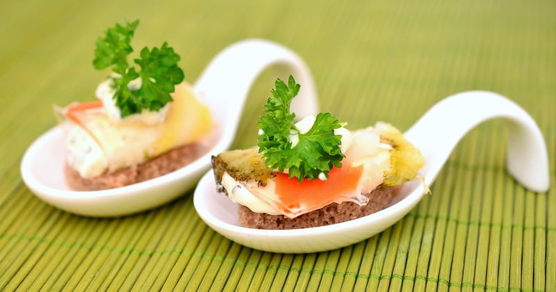 Menu de mariage et cartons repas : 15 idées originales qui étonneront vos invités